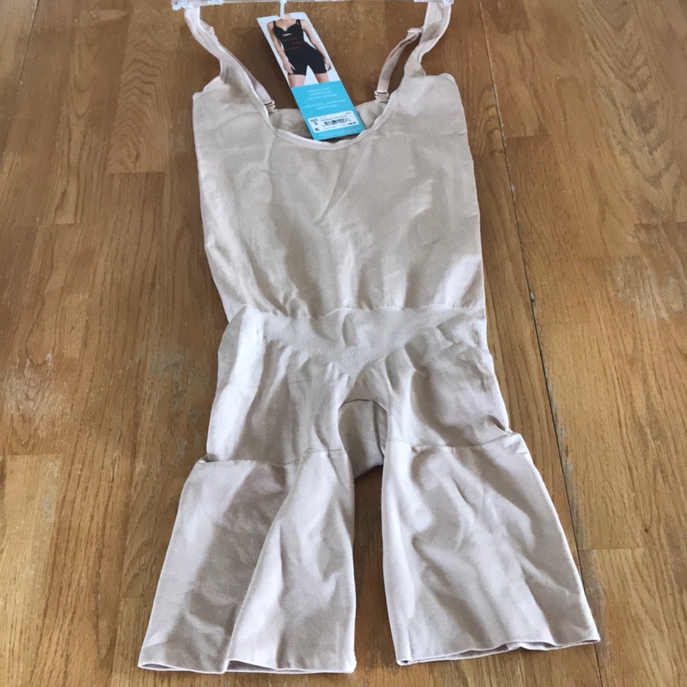 Assets by SPANX Shapewear Open-Bust size small